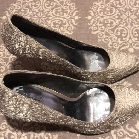 Carlos Santana Champagne Stiletto Pump - Picture 4 of 5